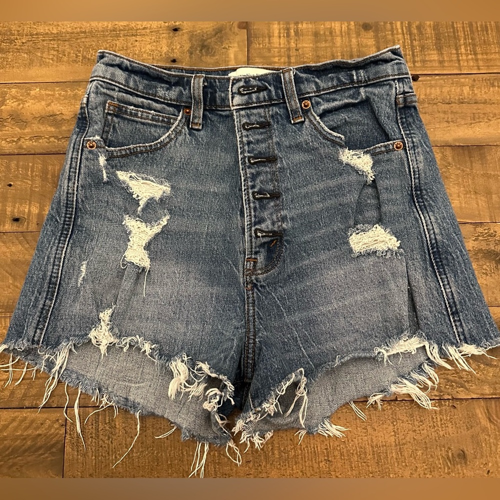 Abercrombie & Fitch Ultra High Rise Mom Short - Size 27‎